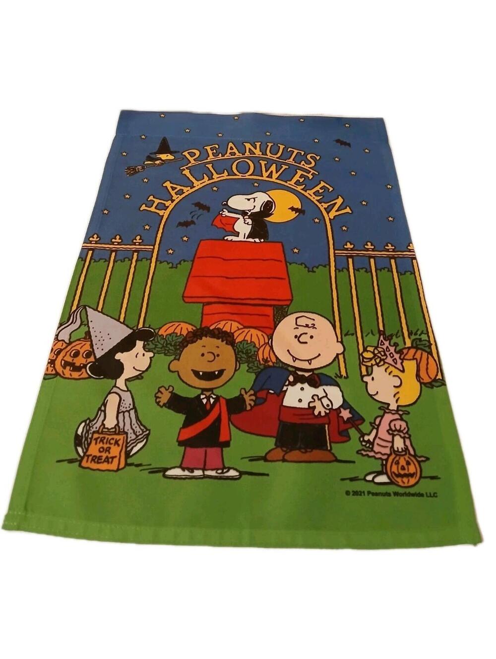 Snoopy & The Peanuts Gang Halloween Outdoor Garden Flag 12" x 17.5" Charlie Brow